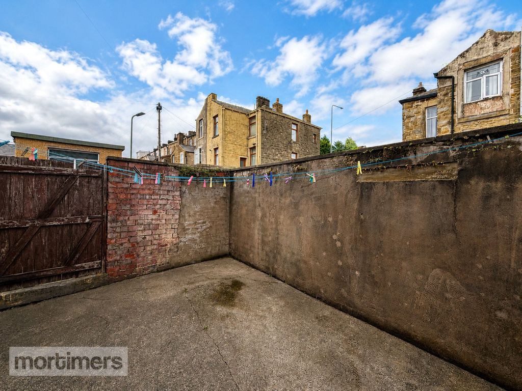 Property photo 3 of 12 Yard