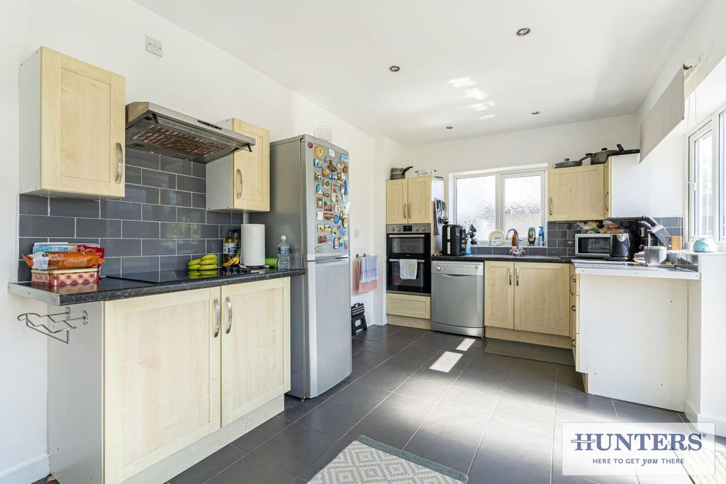 Property photo 3 of 18 Kitchen