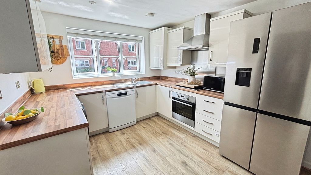 Property photo 2 of 15 Kitchen Diner