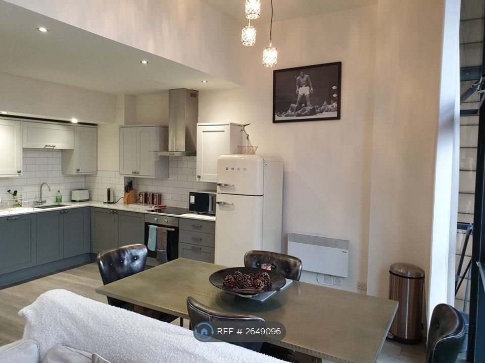 Property photo 1 of 9 Living / Kitchen Area