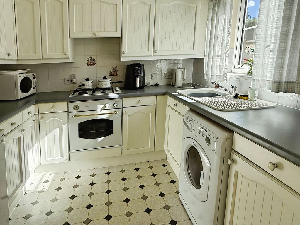 Property photo 2 of 17