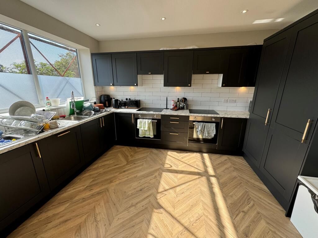 Property photo 1 of 5 Shared Kitchen