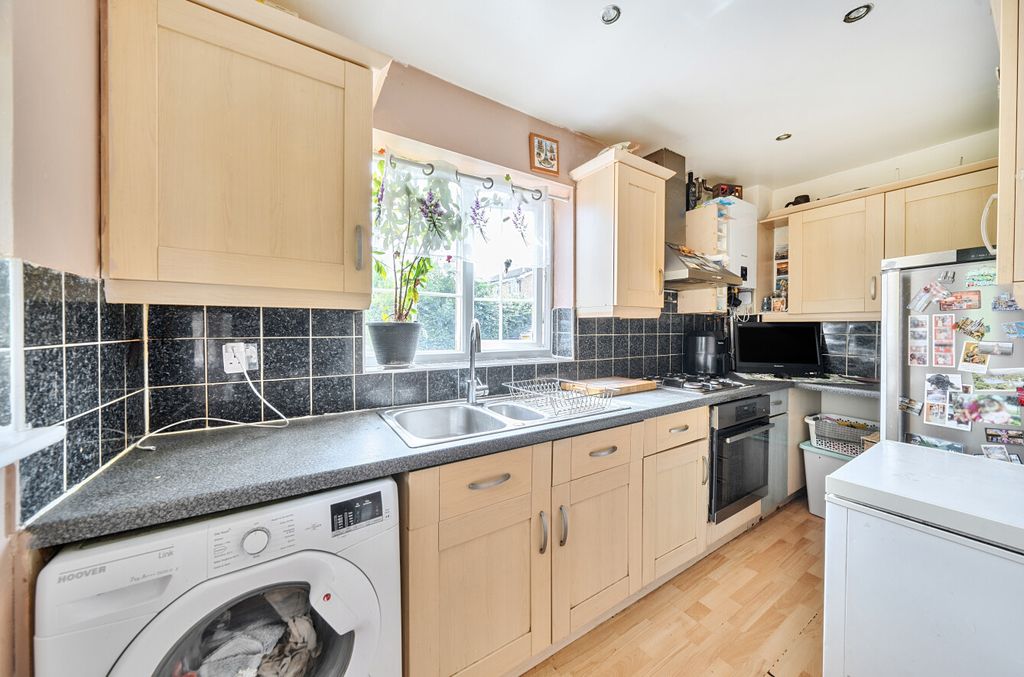 Property photo 3 of 17 1484281-9-6A42858...