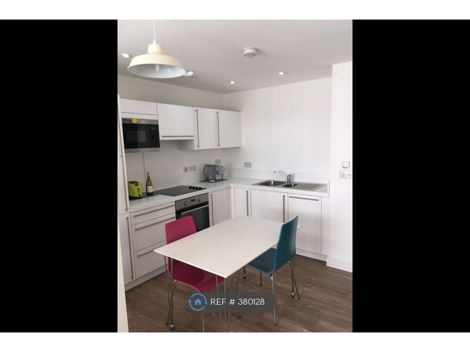 Property photo 2 of 10 Kitchen