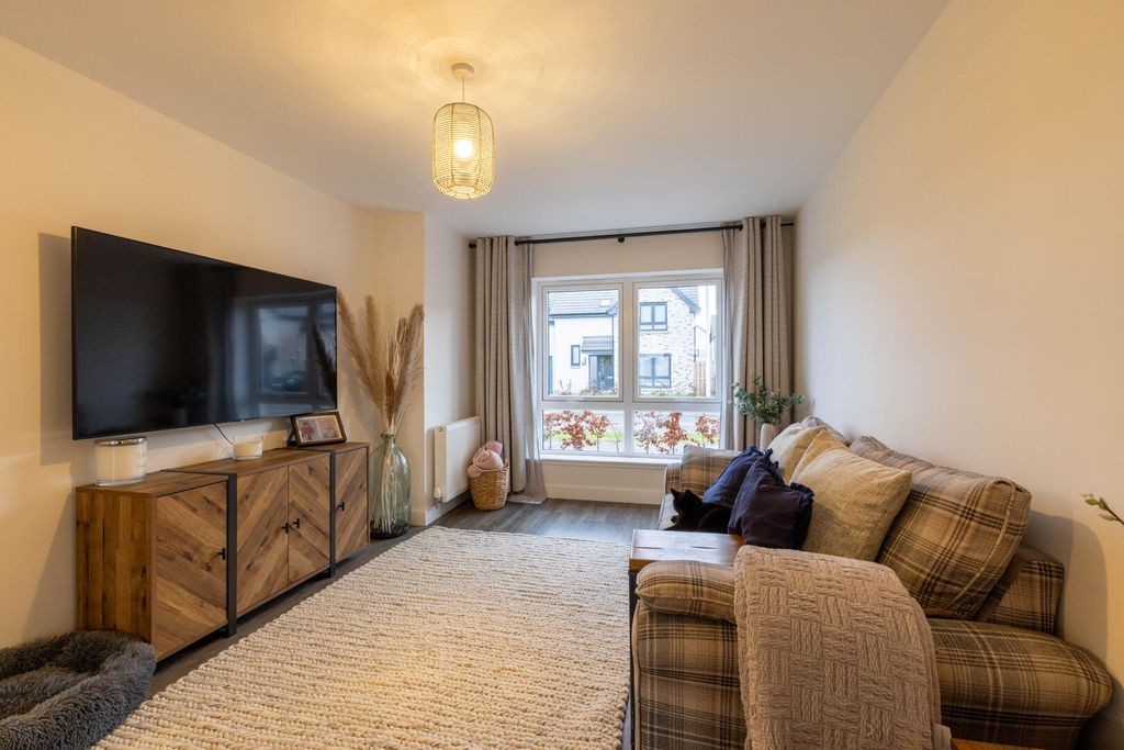 Property photo 2 of 21 Living Room