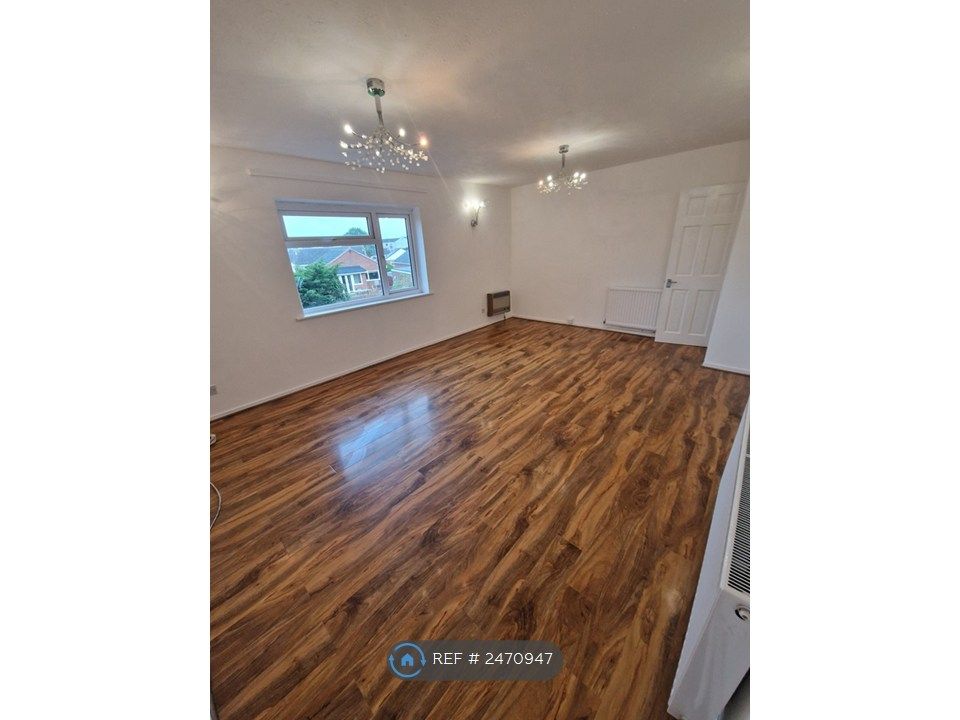Property photo 1 of 17 Living Room
