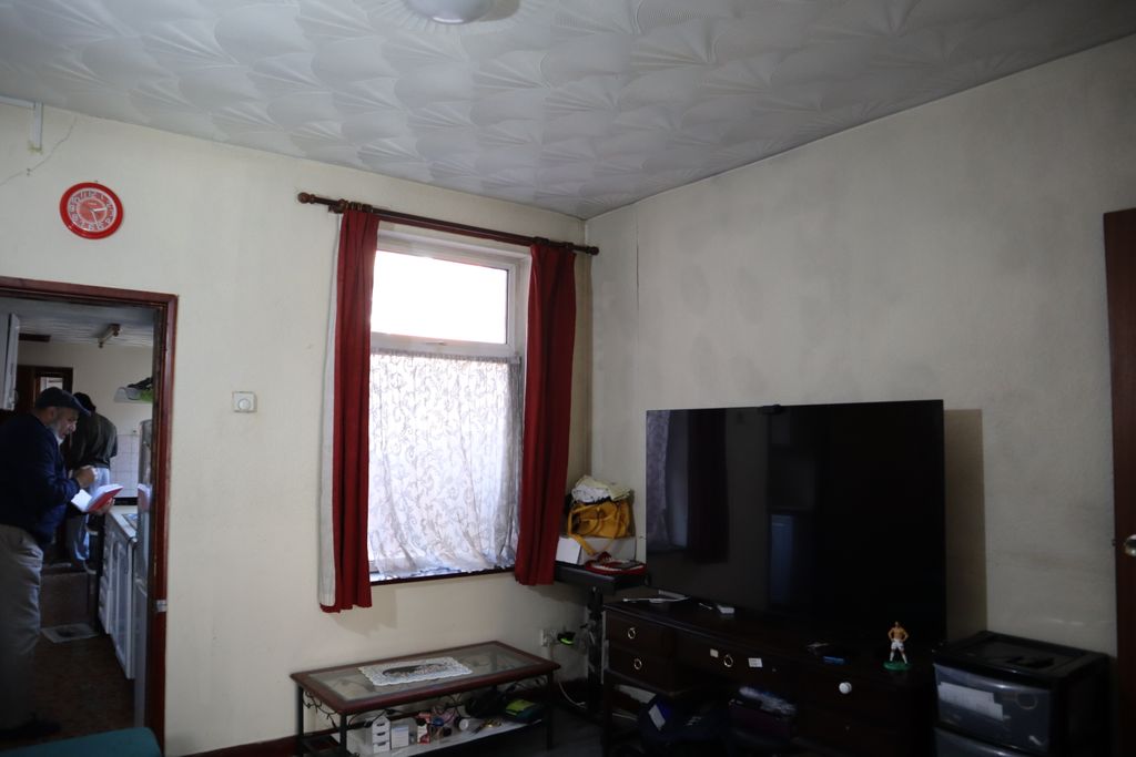 Property photo 2 of 31