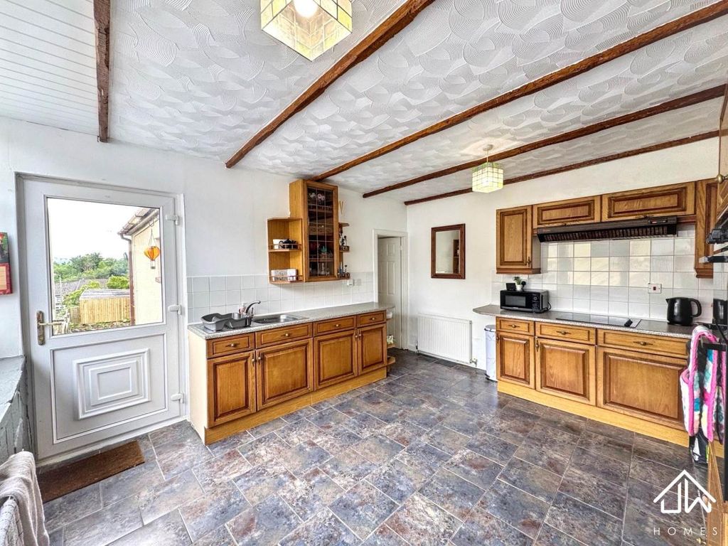 Property photo 2 of 15 Kitchen 1