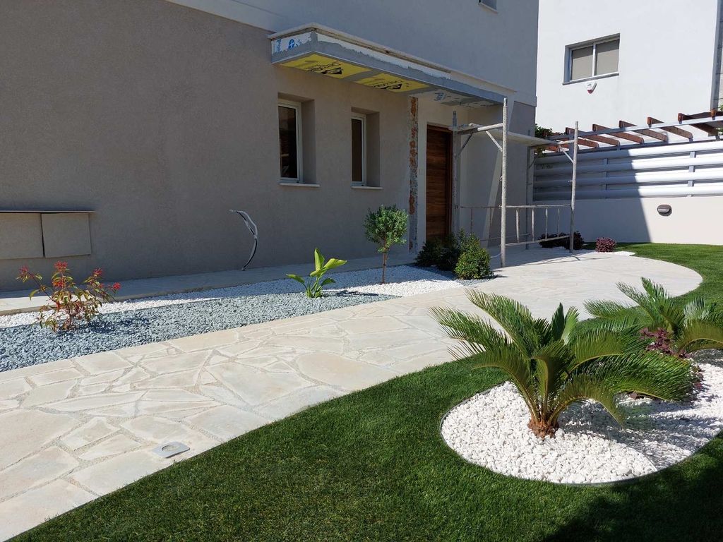 Property photo 1 of 22