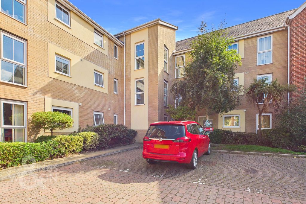 Property photo 1 of 14