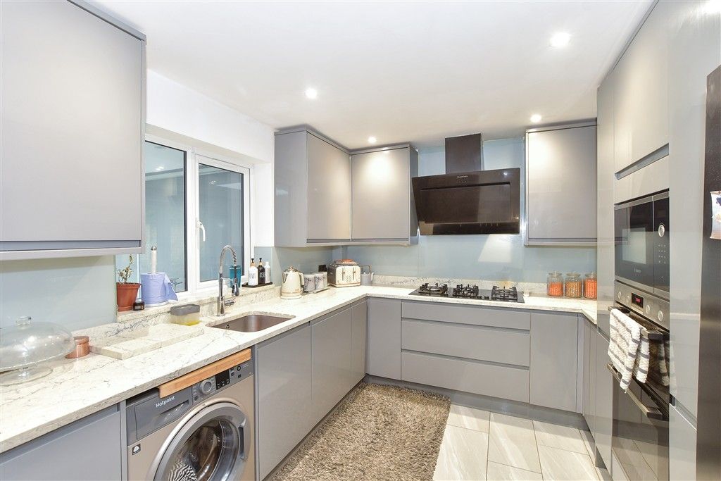 Property photo 2 of 18 Kitchen