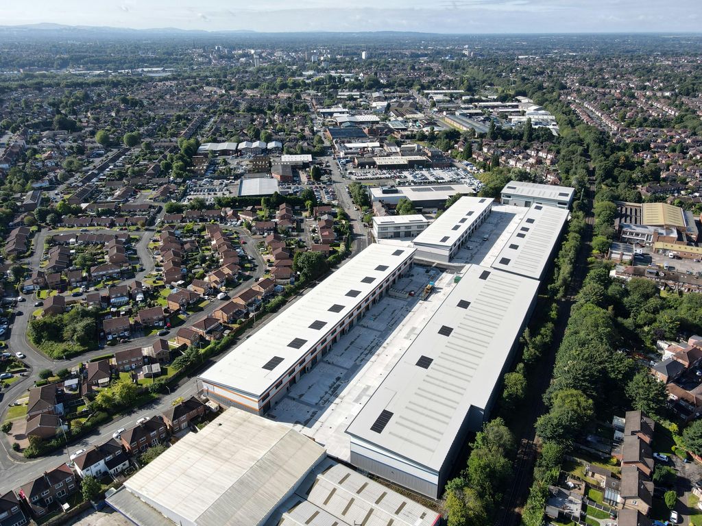 Property photo 2 of 13 7004Ab8139E948529A953919Ad94B35E.Jpg