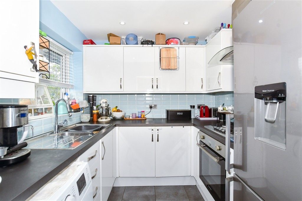 Property photo 3 of 8 Kitchen