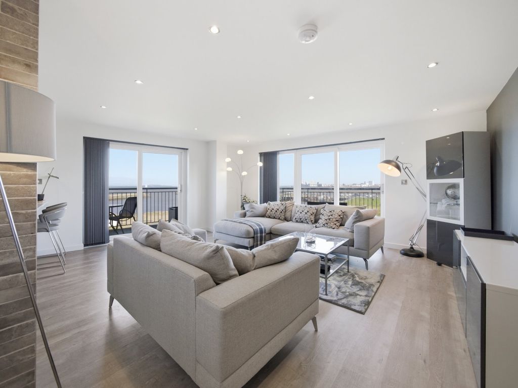 Property photo 3 of 21 Picture 3