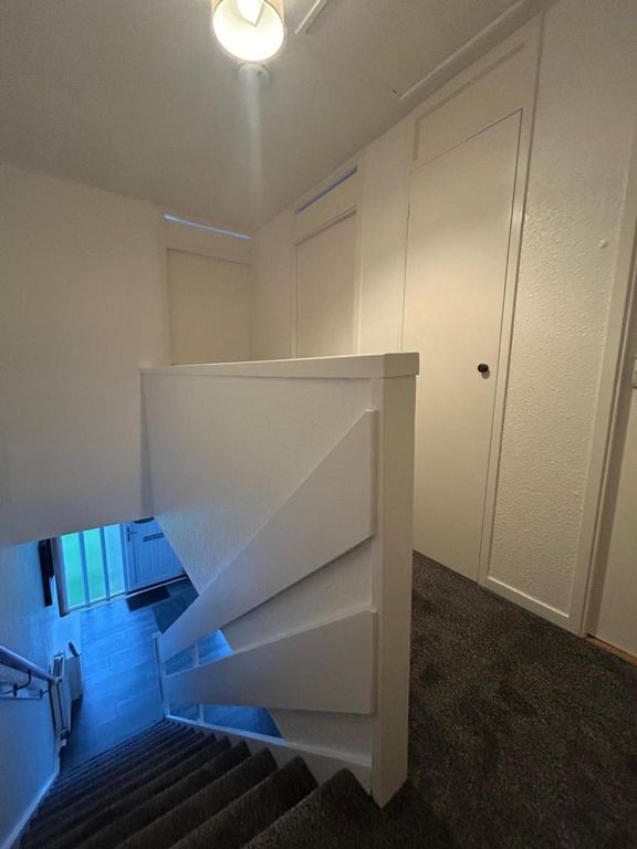 Property photo 3 of 11 Stair