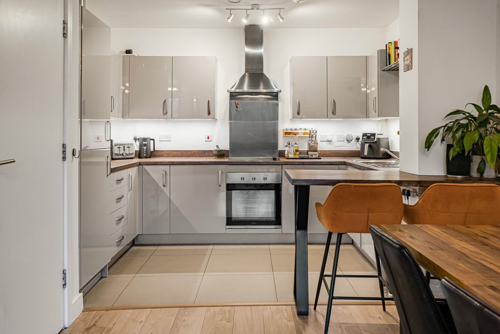 Property photo 1 of 23 Reception/Kitchen