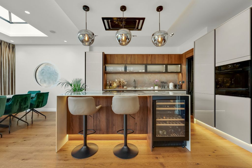 Property photo 1 of 24 Kitchen