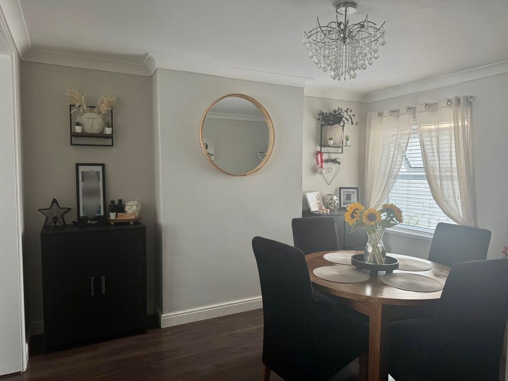 Property photo 2 of 17 Dining Room