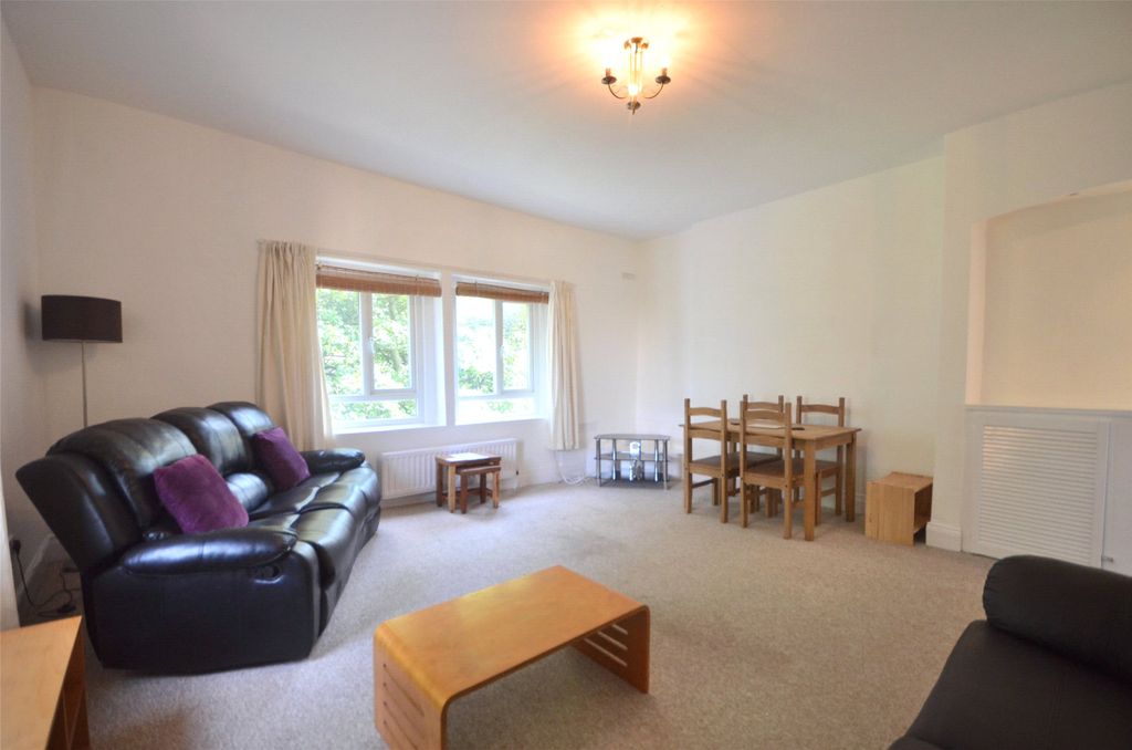 Property photo 2 of 12 Lounge