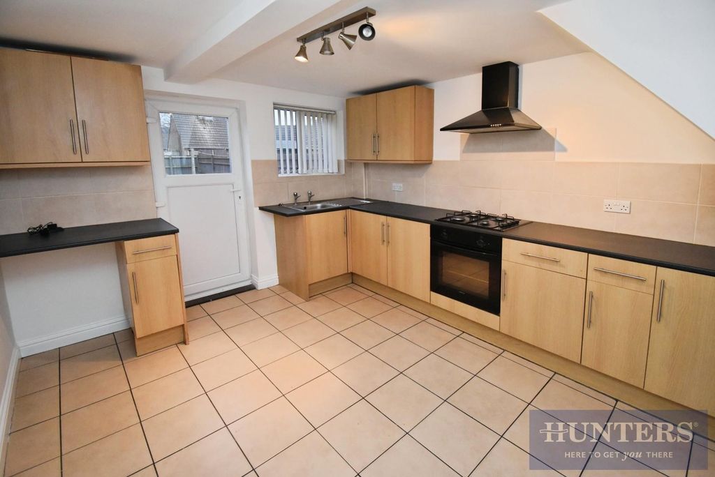 Property photo 3 of 11 Kitchen