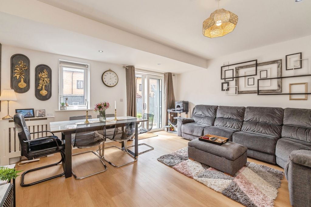 Property photo 2 of 21 Pbox-Img.Jpg
