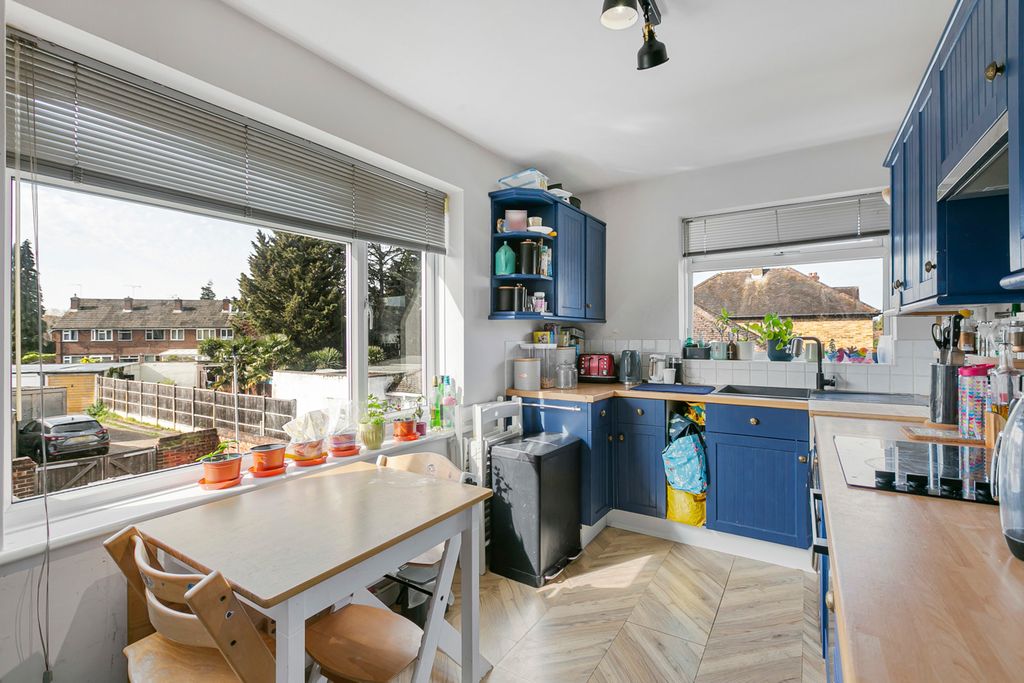 Property photo 3 of 9 Kitchen