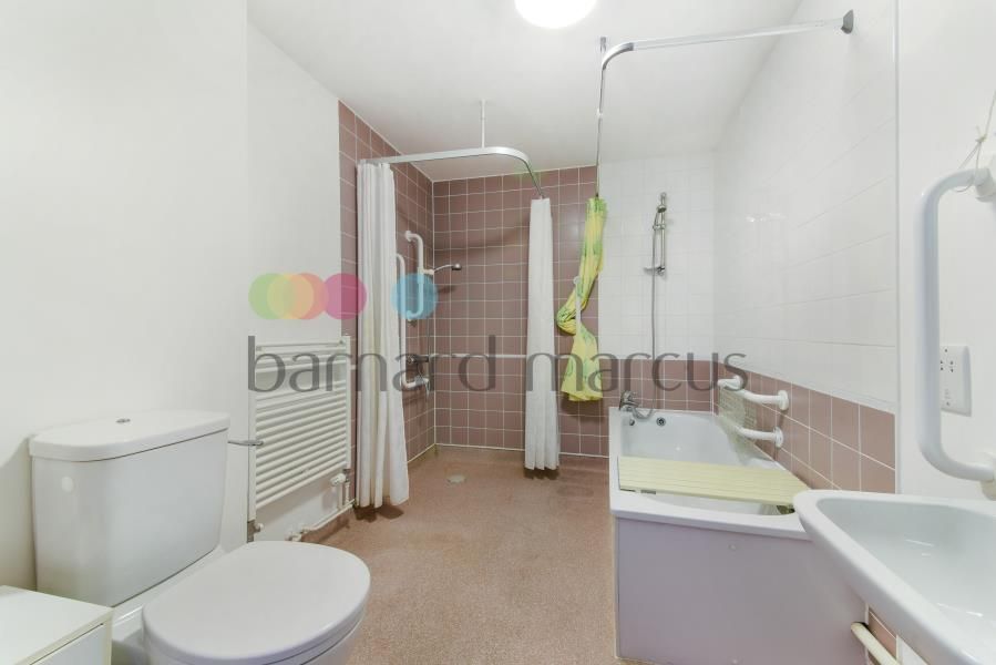 Property photo 3 of 8 Bathroom