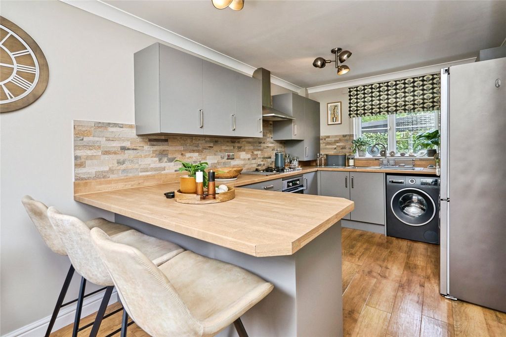 Property photo 3 of 17 Kitchen