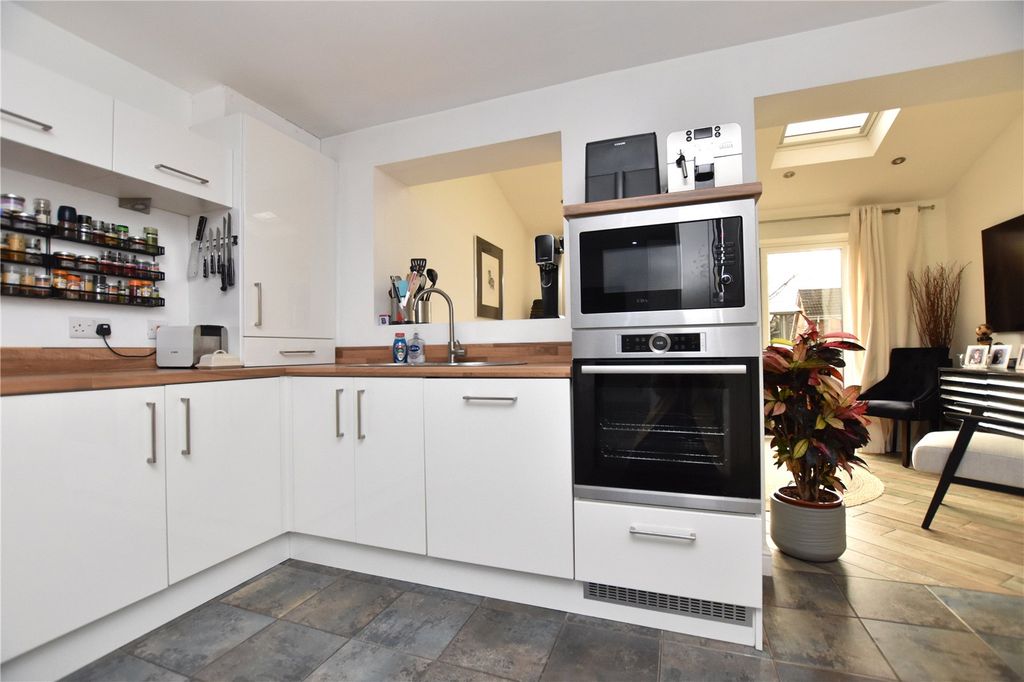 Property photo 2 of 25 Picture No. 18