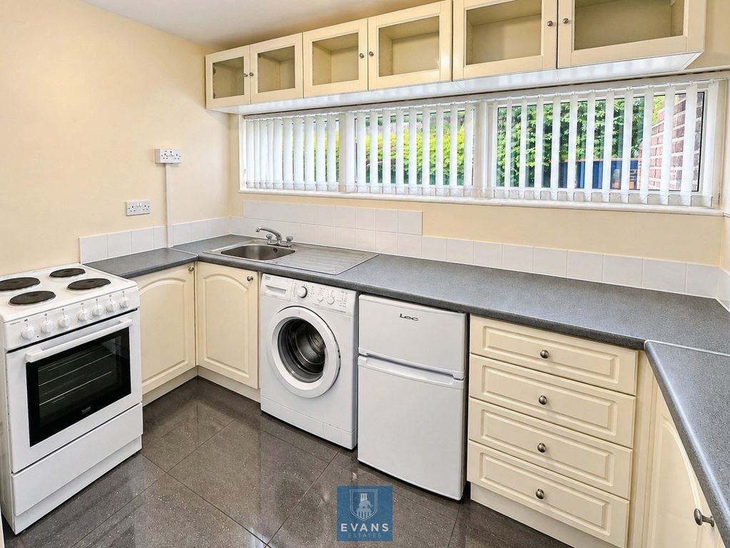 Property photo 3 of 9 Kitchen