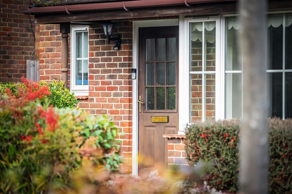 Property photo 2 of 22 2-Gayton-Close-31.Jpg