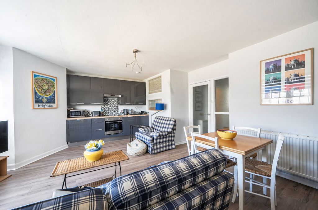 Property photo 3 of 14 1488362-12-6A4Bc6...