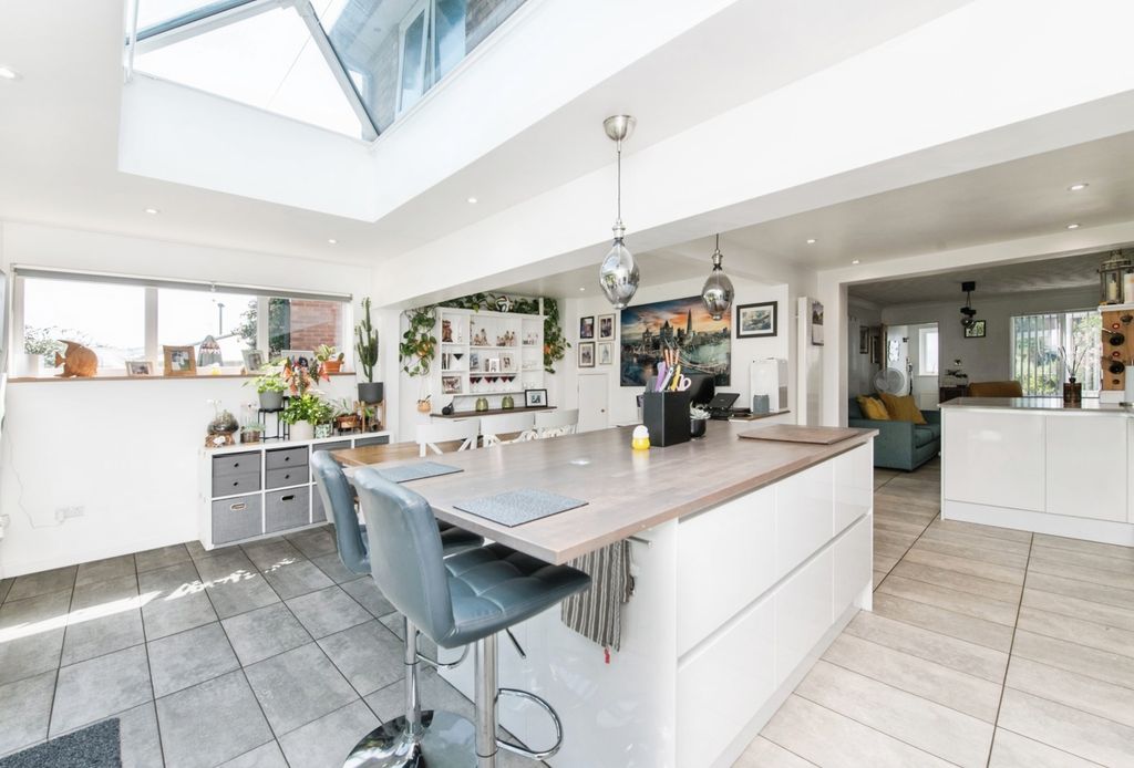 Property photo 3 of 19 Pbox-Img.Jpg