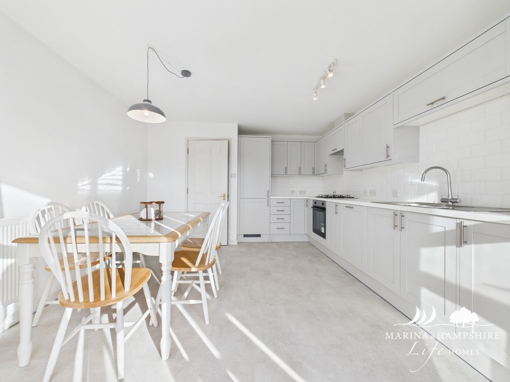 Property photo 2 of 36 Cam03915G0-Pr0025-Still017