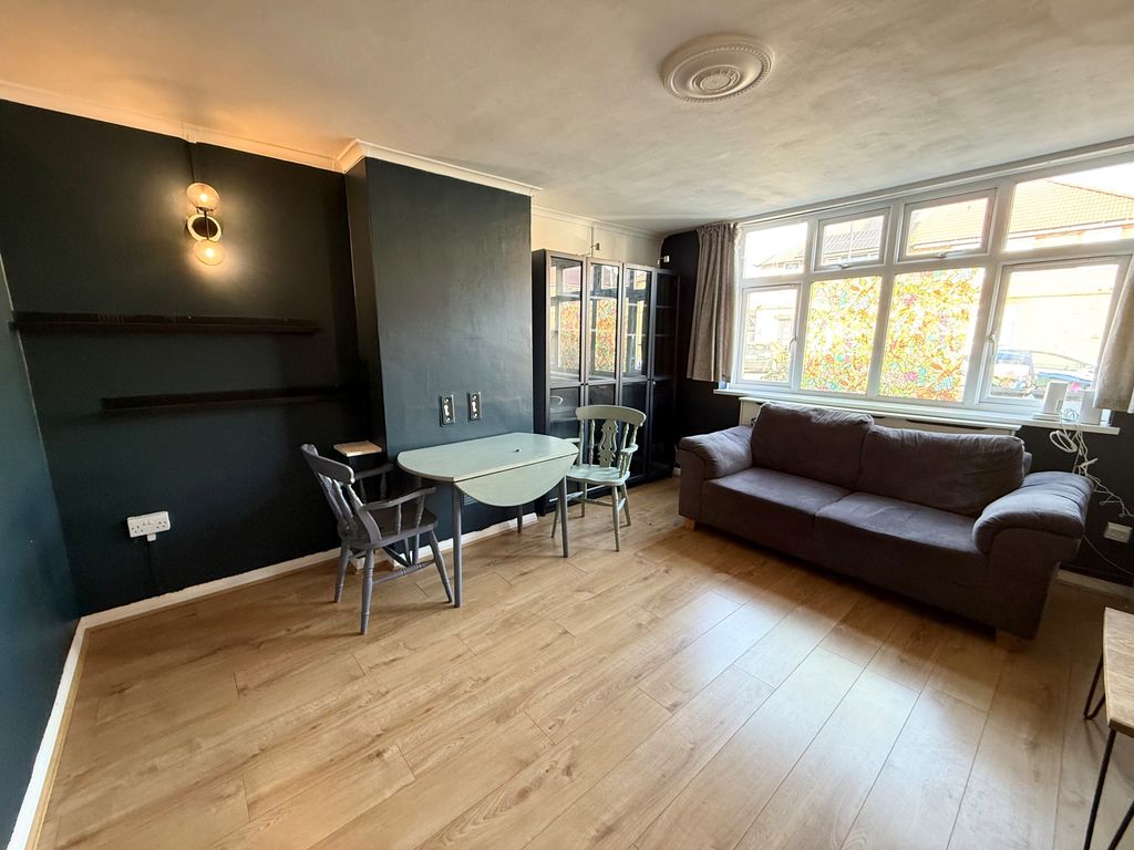 Property photo 3 of 8 Image