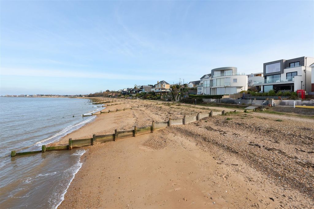 Property photo 2 of 42 Admiralty Walk, Seasalter, Whitstable