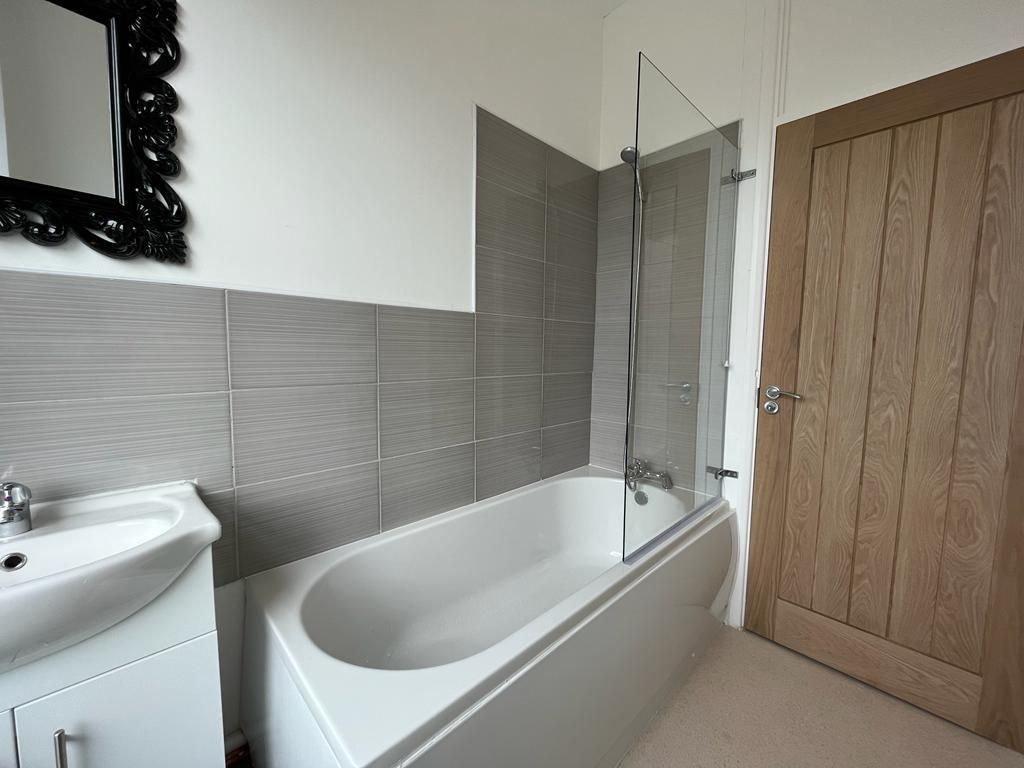 Property photo 2 of 12 Bathroom