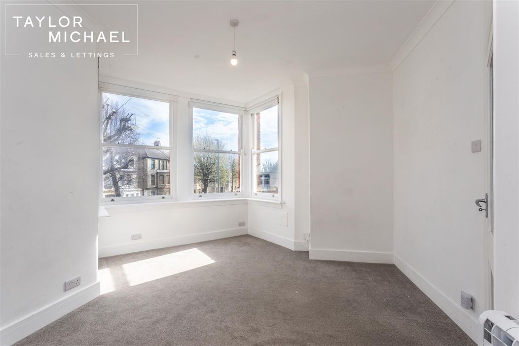 Property photo 3 of 11 Studio Room