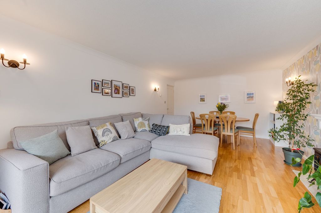 Property photo 2 of 34