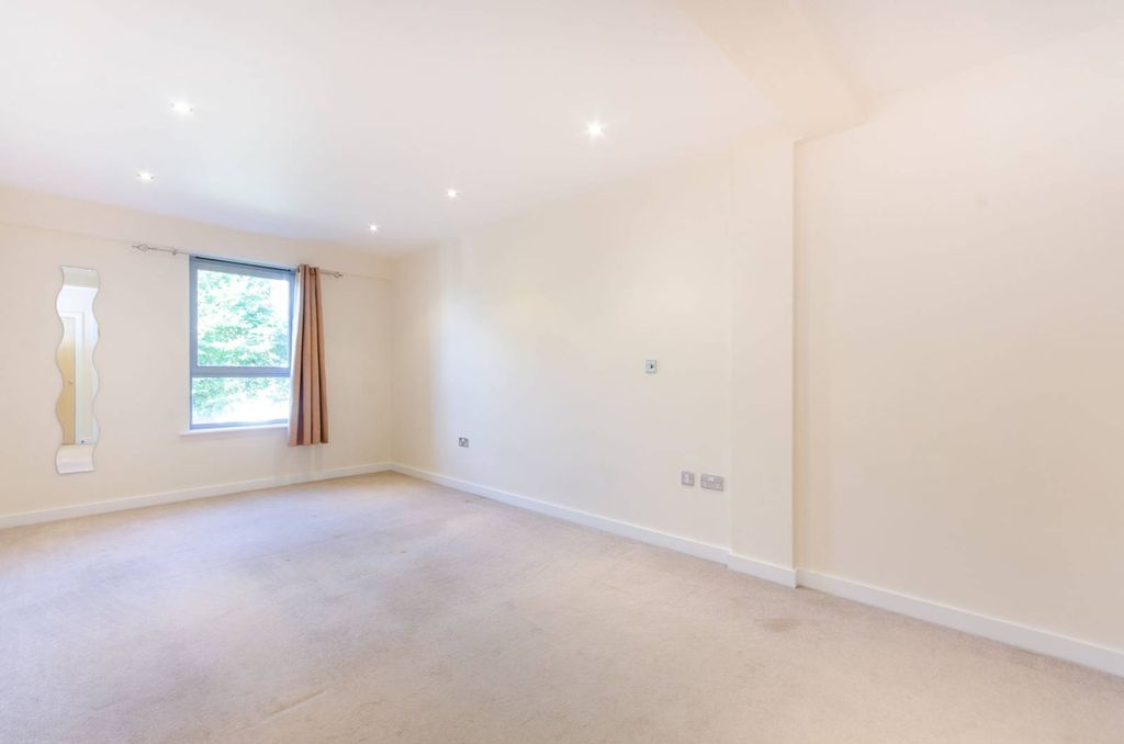 Property photo 3 of 5