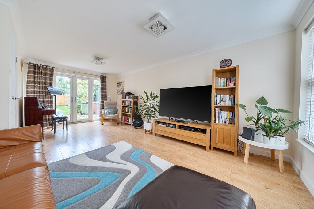 Property photo 3 of 21 Living Room