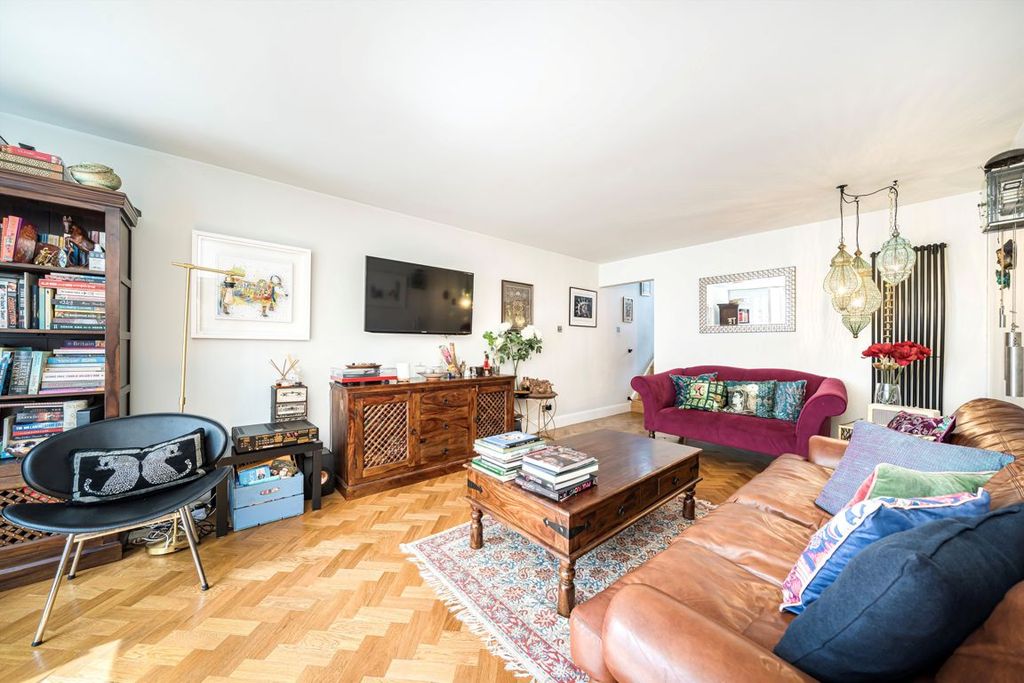 Property photo 2 of 11