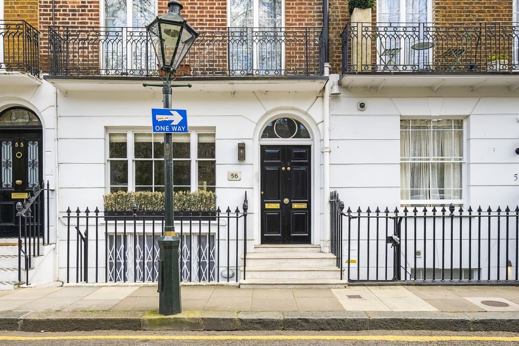 Property photo 2 of 13 Flat-2-56-Brompto...