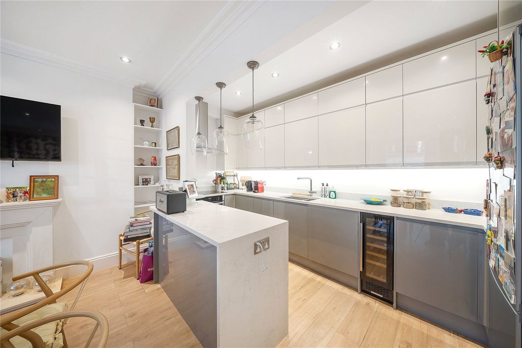 Property photo 2 of 14 Picture No. 18