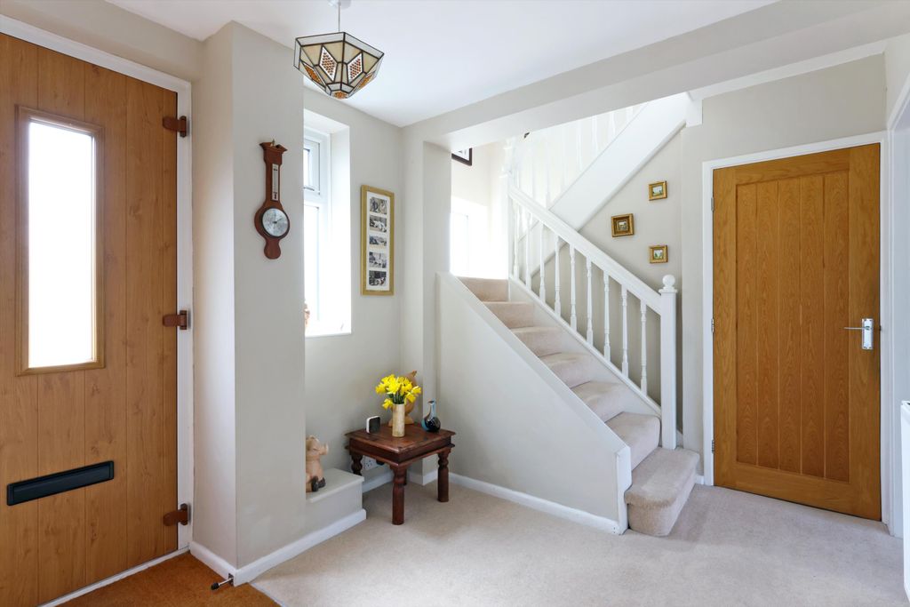 Property photo 2 of 17 Image