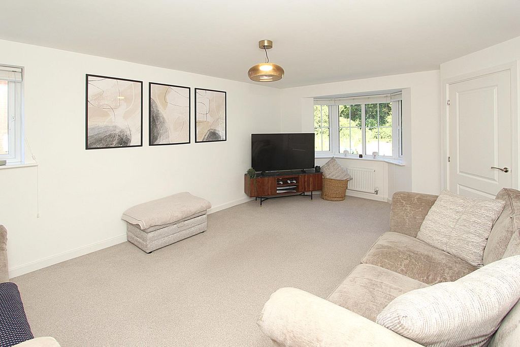 Property photo 2 of 11 Lounge