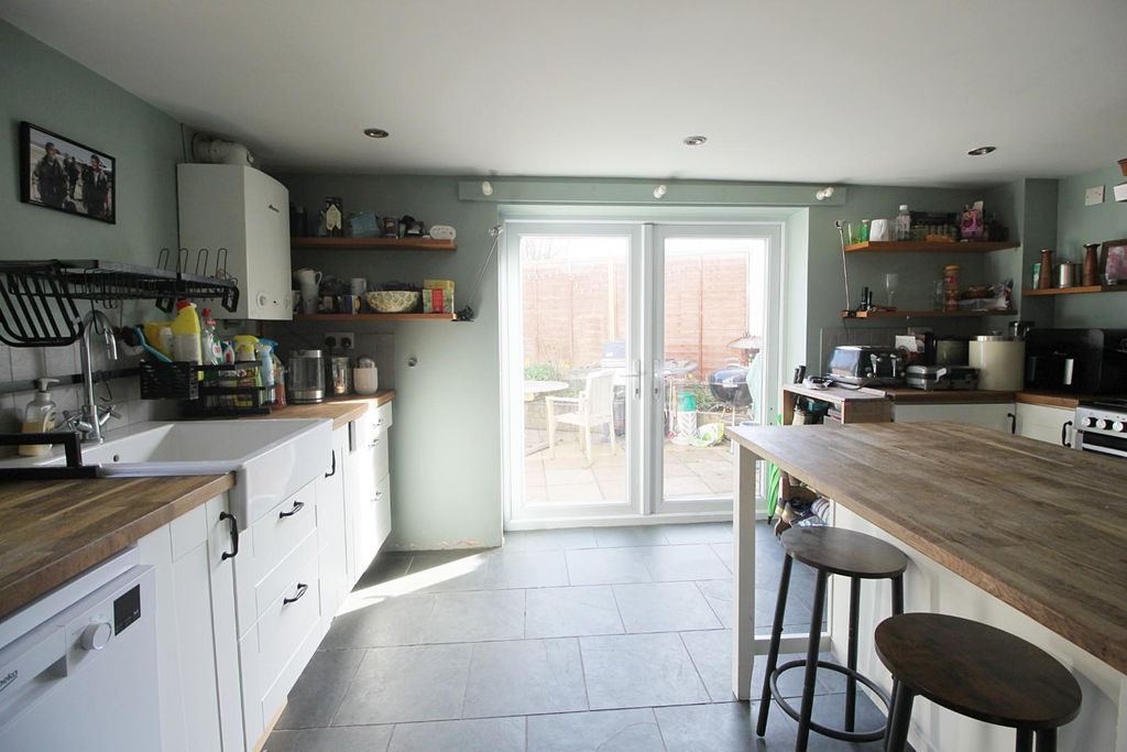 Property photo 3 of 15 Kitchen Nnnn.Jpg