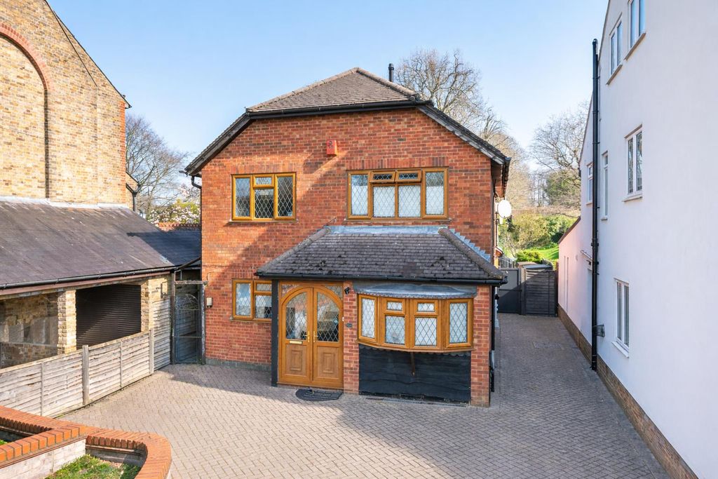 Property photo 1 of 20 Front