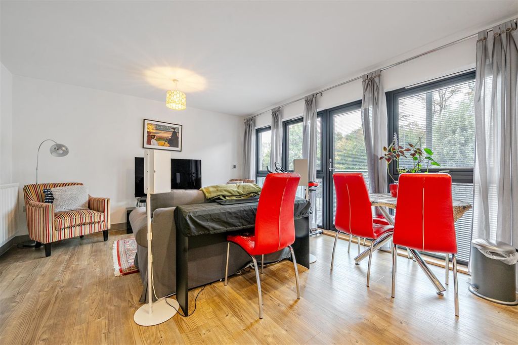 Property photo 2 of 16 Hollis Morgan