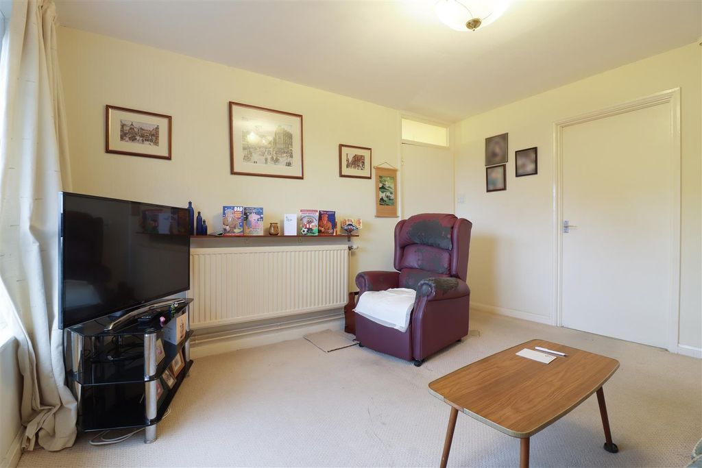 Property photo 2 of 14 Lounge